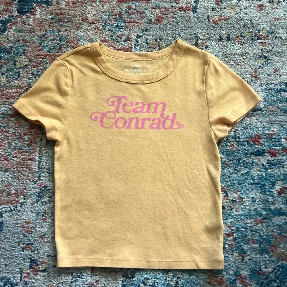 American Eagle x The Summer I Turned Pretty Team Conrad Orange Tshirt Size Small - Picture 1 of 4